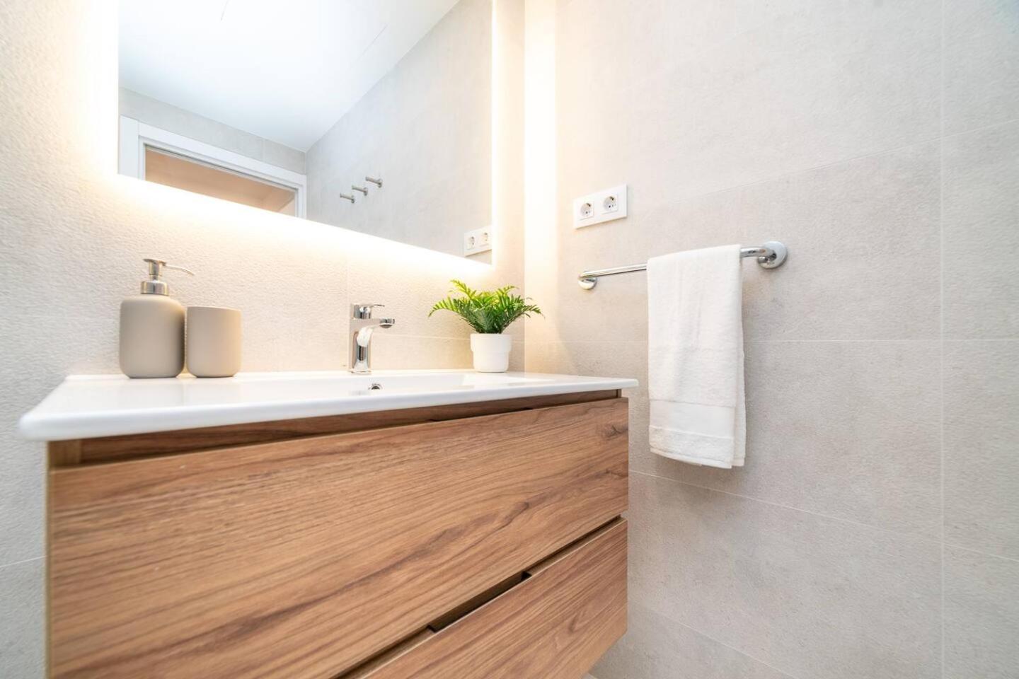 Soler Apartments Сант Адриа де Бесос Екстериор снимка